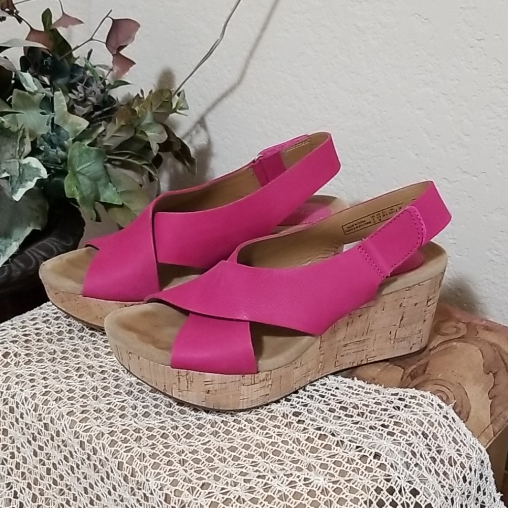 Clarks Artisan Wedge Sandal Shoes 8.5 Fuchsia Pink